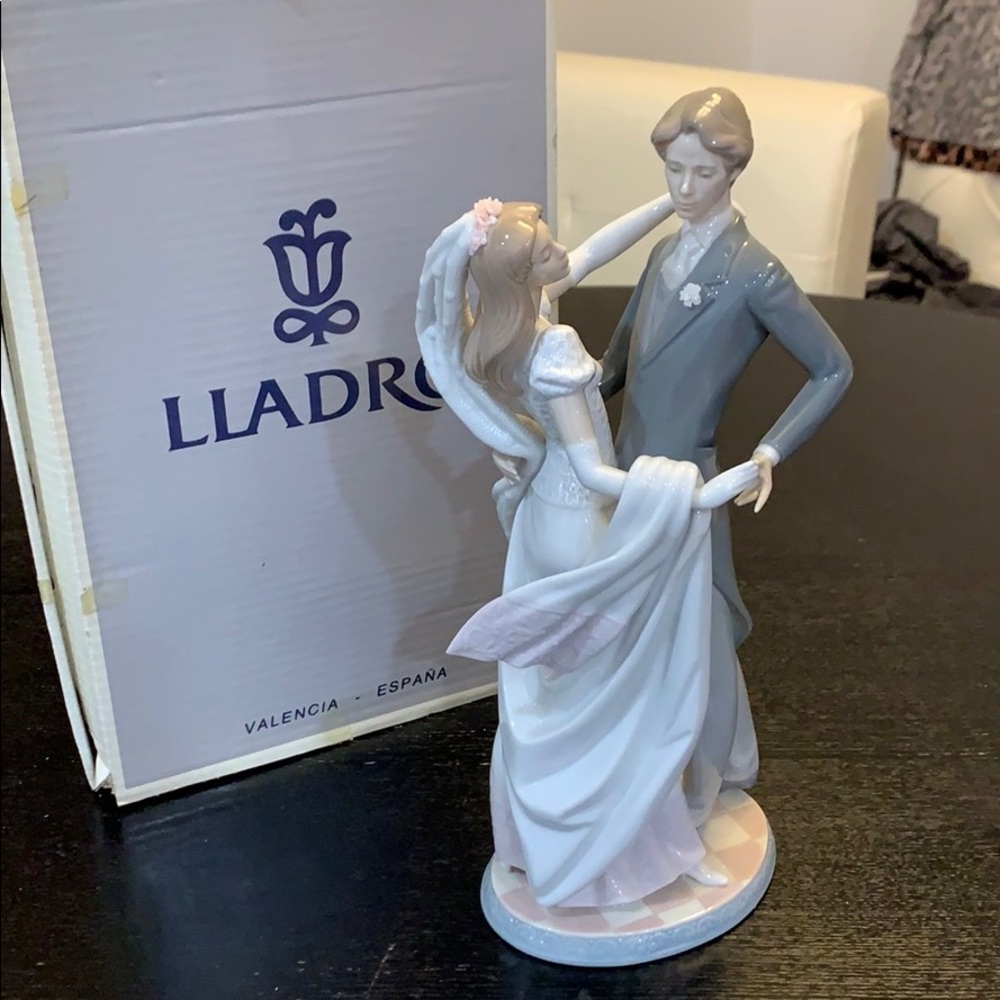 Lladró “I Love You Truly” Couple Figurine